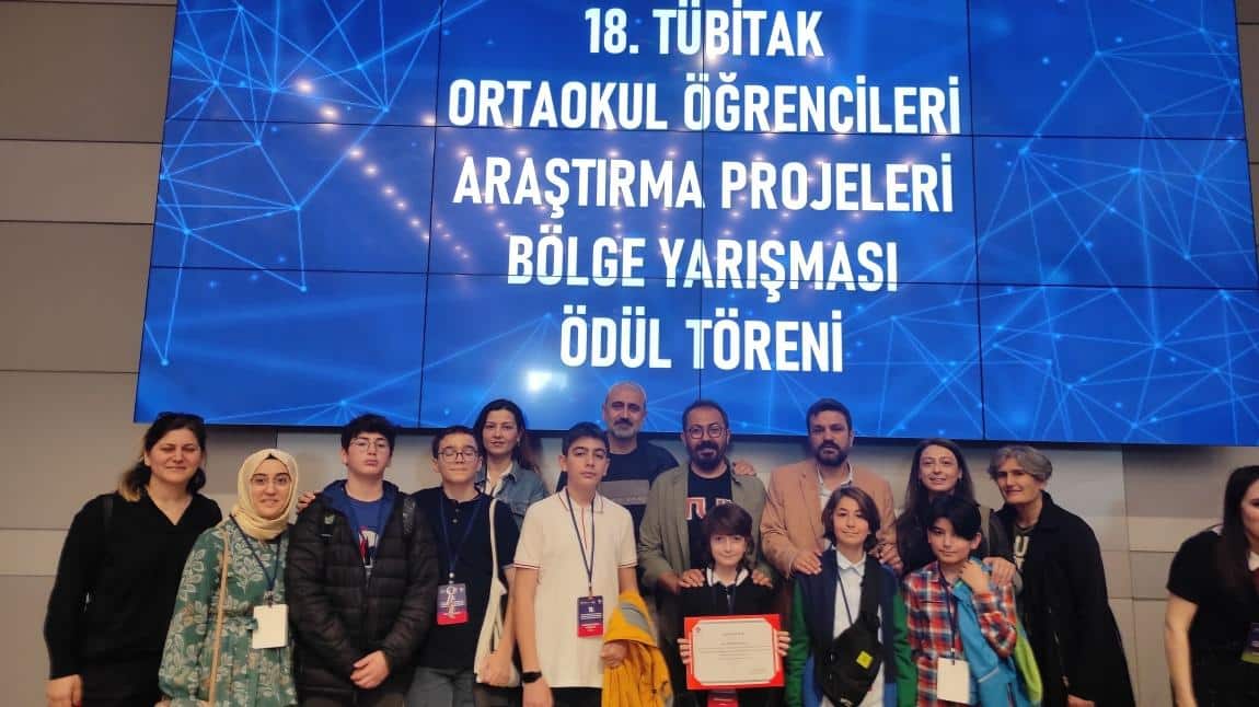 Öğrencimiz TÜBİTAK 2024 18. Ortaokul Öğrencileri Araştırma Projeleri Yarışmasında Bölge 1.si Olarak Türkiye Finaline Katılmaya Hak Kazandı 